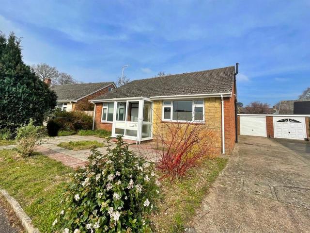Wareham 3 bed detached bungalow to rent £1,650 pcm £381 pw