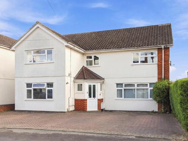 Warescot Road, Brentwood, CM15 2 bed flat to rent £1,400 pcm £323 pw
