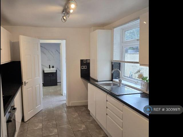 Wargrave Road, Newton Le Willows, WA12 3 bed terraced house to rent £1,050 pcm £242 pw