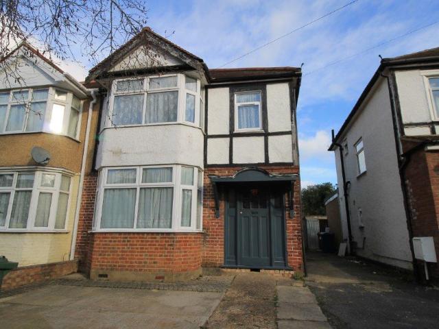 Warham Road, Harrow HA3 3 bed semi detached house to rent £2,350 pcm £542 pw