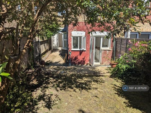 Warham Road, London, N4 1 bed flat to rent £2,200 pcm £508 pw
