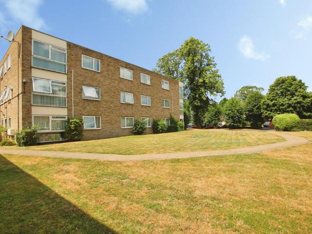 Warham Road, South Croydon CR2 2 bed flat to rent £1,700 pcm £392 pw