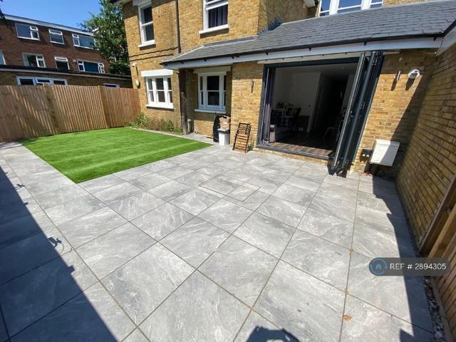 Warham Road, South Croydon East. 2 bed maisonette to rent £2,150 pcm £496 pw