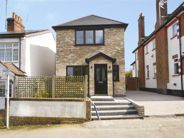 Warley Mount, Warley, Brentwood, Essex CM14, 3 bed detached house to rent, £3,000 pcm | PrimeLocation