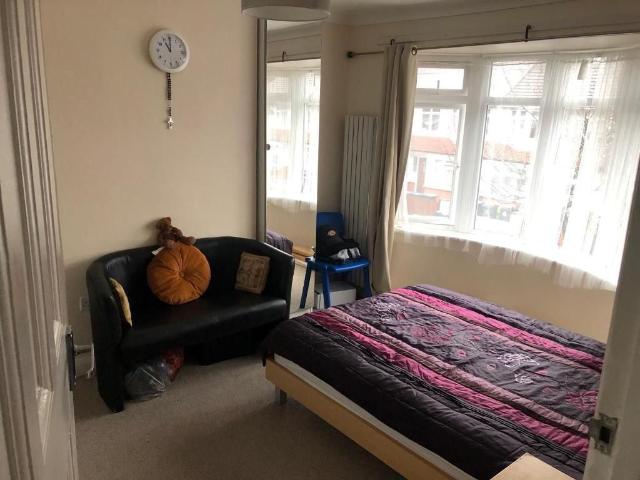 Warlingham Road, London CR7, 4 bed semi detached house to rent, £2,300 pcm | PrimeLocation