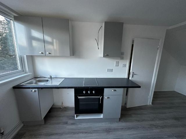 Warlingham Road, Thornton Heath CR7, Studio to rent, £1,300 pcm | PrimeLocation