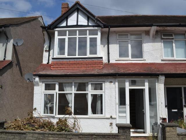 Warlingham Road, Thornton Heath, CR7 7DF 4 bed semi detached house to rent £2,399 pcm £554 pw