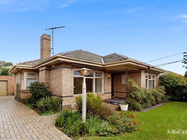 Warm and welcoming Classic in Garden Setting