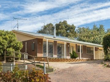 Nairne, South Australia - Fireplace, Equipped kitchen