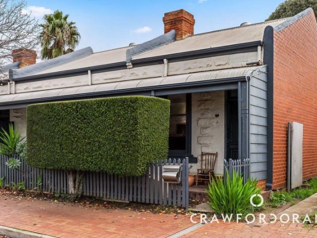 Warm and Winning Contemporary Cottage Charm