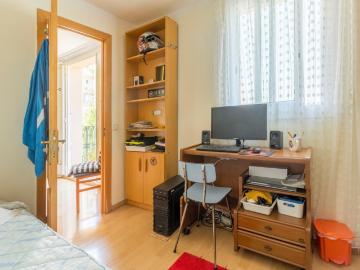Warm and cosy double bedroom near the Paral·lel metro