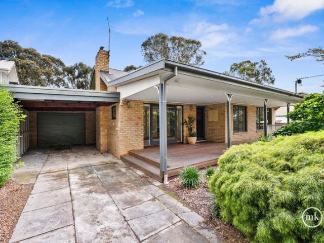 Warm and Inviting Family Home In A Sought After Location!
