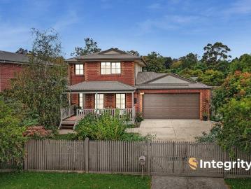 Warm and Stylish in the Heart of Healesville