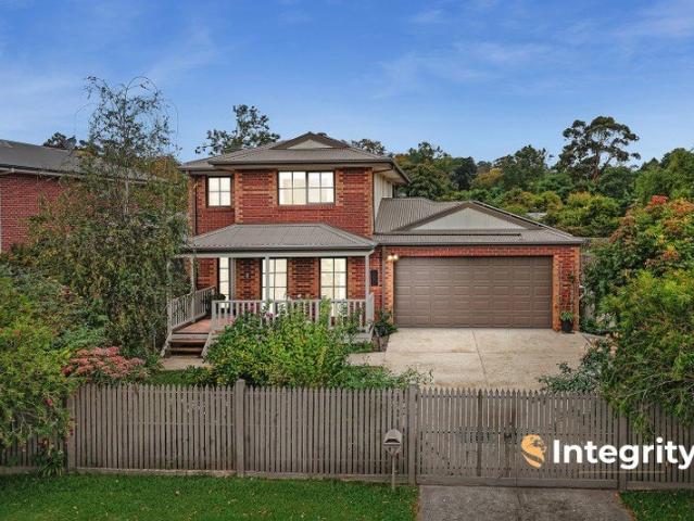 Warm and Stylish in the Heart of Healesville