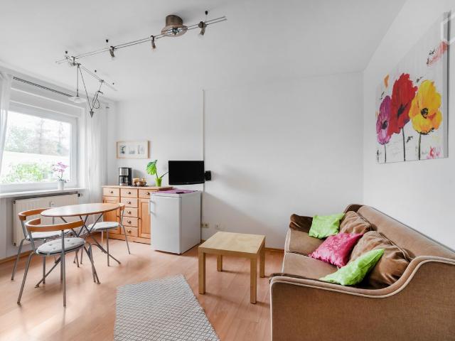 warm & bright all incl. + free parking, busstop at our doorstep, Koln Amsterdam Apartments for Rent