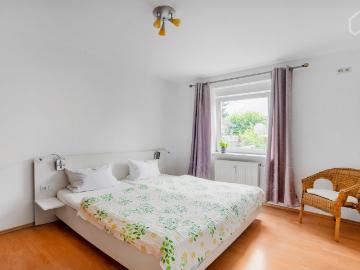 warm & bright all incl. + free parking, busstop at our doorstep, Koln Amsterdam Apartments for Rent
