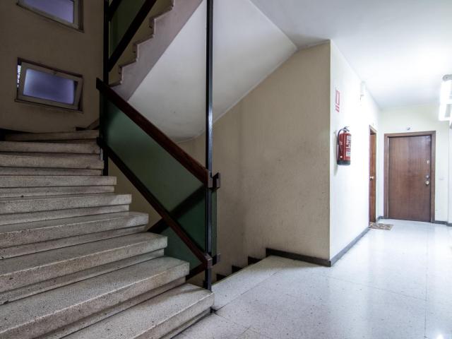 Warm double bedroom close to Jardins de Walter Benjamin