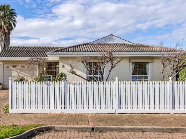 Warm, Homely Living with Space for the Whole Family!