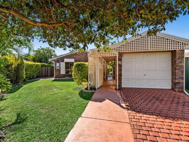 Warm & Inviting Lowset Living in Wineries Estate