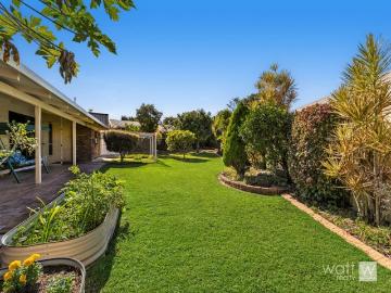 Warm & Inviting Lowset Living in Wineries Estate