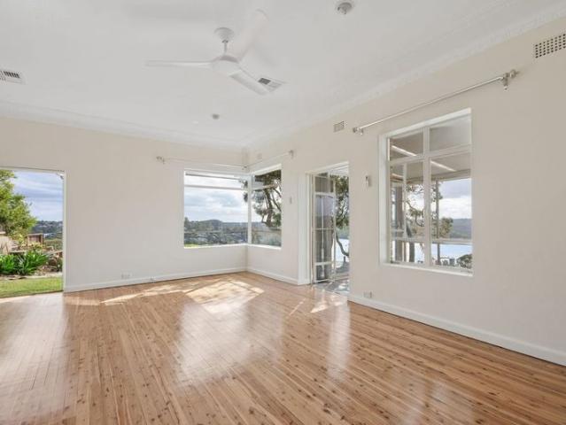 Expansive Middle Harbour Views from a Private Seaforth Residence