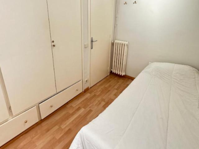 Warm single bedroom in Sarrià