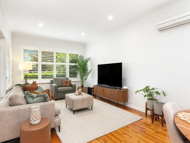 Warm, Welcoming & Wonderfully Located with a Parkside location