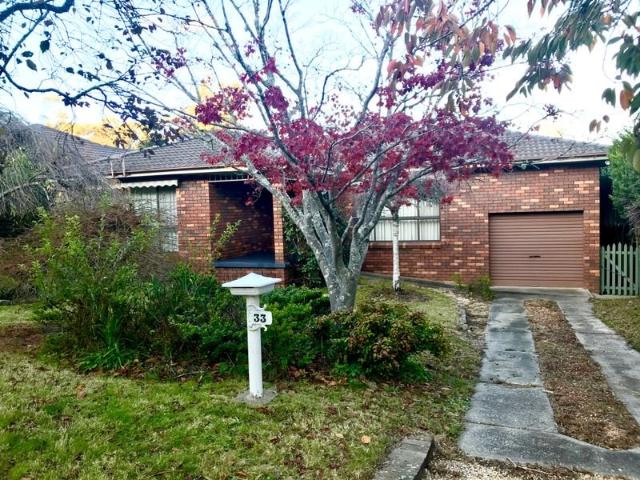 Warm & Welcoming Family Home in a Peaceful Wentworth Falls Setting!