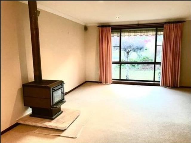 Warm & Welcoming Family Home in a Peaceful Wentworth Falls Setting!