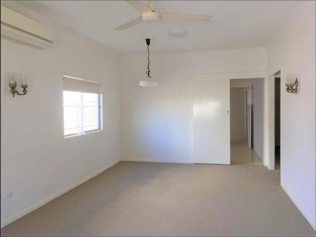 Warm & Welcoming Home in Greenslopes