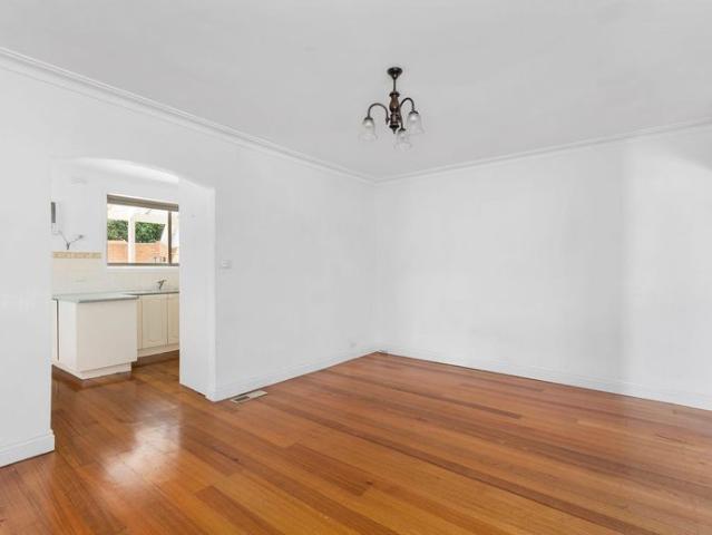 Warm, Welcoming Living with Space to Enjoy