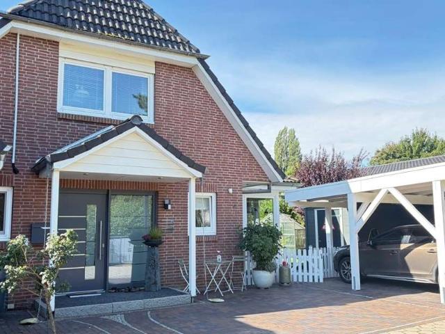 Wärmepumpe, Photovoltaik, Wallbox, Wintergarten, Doppelcarport, überdachte Terrasse.