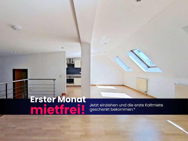 Warmes Nest, kalte Ersparnis 1 KALTMIETE GESCHENKT: Große 3 Zimmer Dachgeschosswohnung mit EBK.