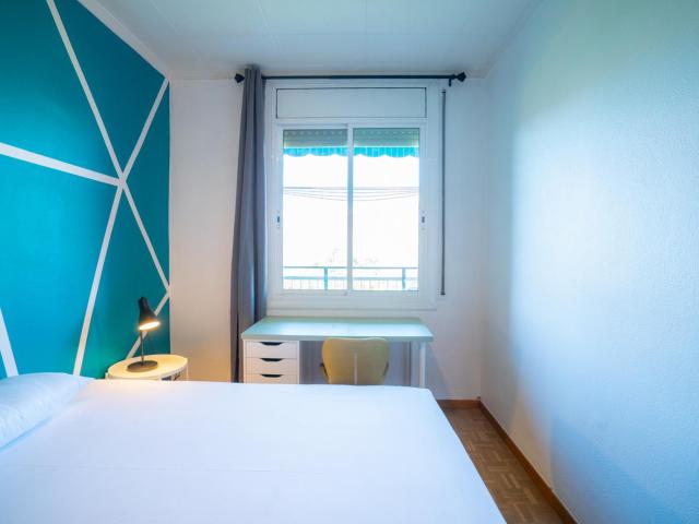 Warming single bedroom in Collblanc neighbourhood