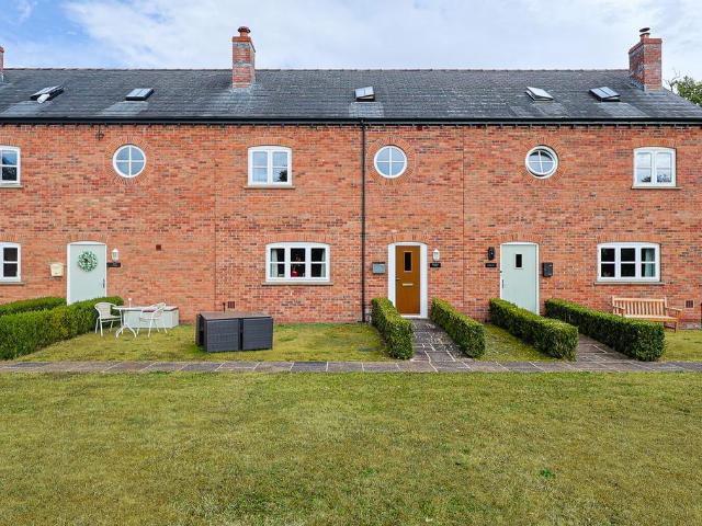 Warmingham Grange Lane, Warmingham, CW11 4 bed barn conversion to rent £1,995 pcm £460 pw