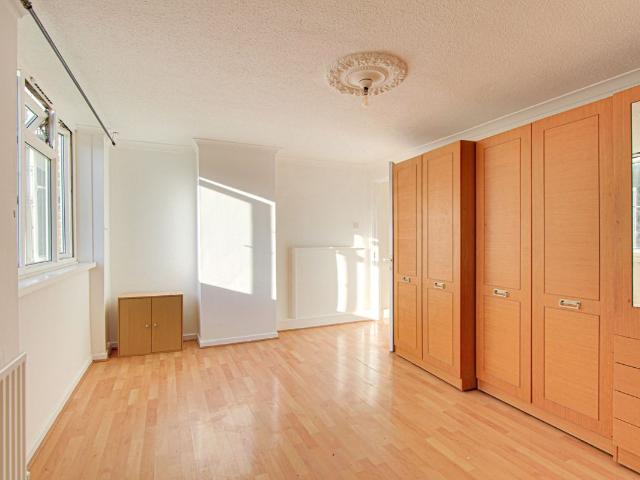 Warminster Gardens, Croydon SE25, 2 bed maisonette to rent, £1,650 pcm | PrimeLocation