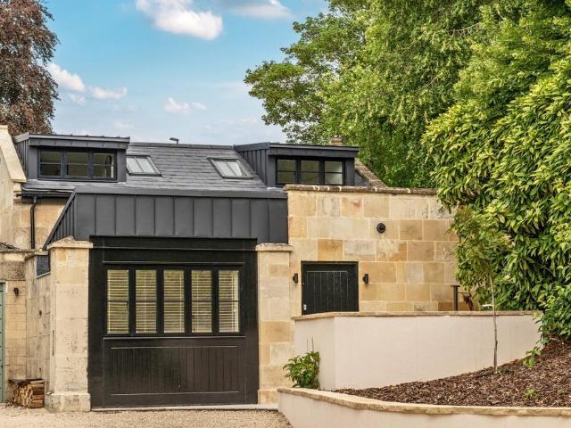 Warminster Road Bath BA2 2 bed house to rent £2,700 pcm £623 pw