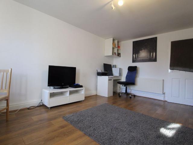 Warminster Road, London SE25, 2 bed flat to rent, £1,750 pcm | PrimeLocation