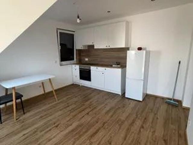 warmmiete*Schöne 2 Zimmer Dachgeschosswohnung für eine Person mit Balkon in sehr guter Lage