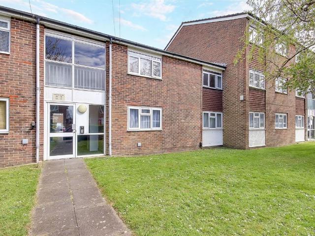 Warner Road, Worthing BN14, 2 bed flat to rent, £1,275 pcm | PrimeLocation