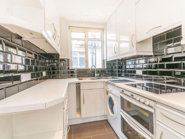 Warren Court, Fitzrovia, London, NW1 2 bed flat to rent £3,835 pcm £885 pw