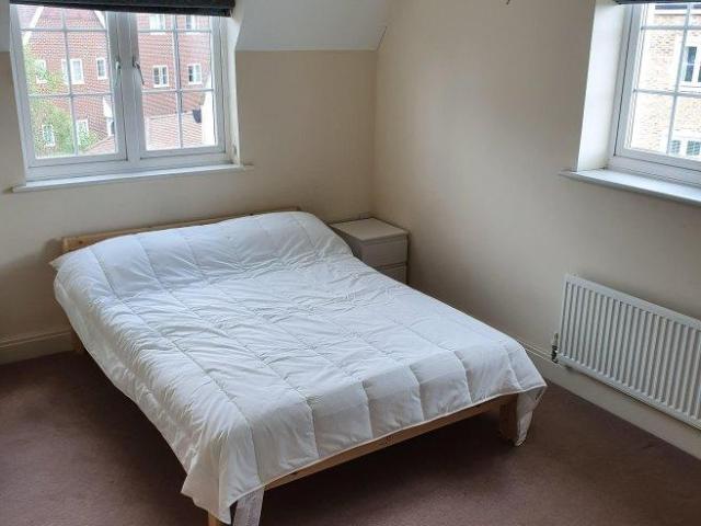 Warren Close 6 bed house share to rent £4,050 pcm £935 pw