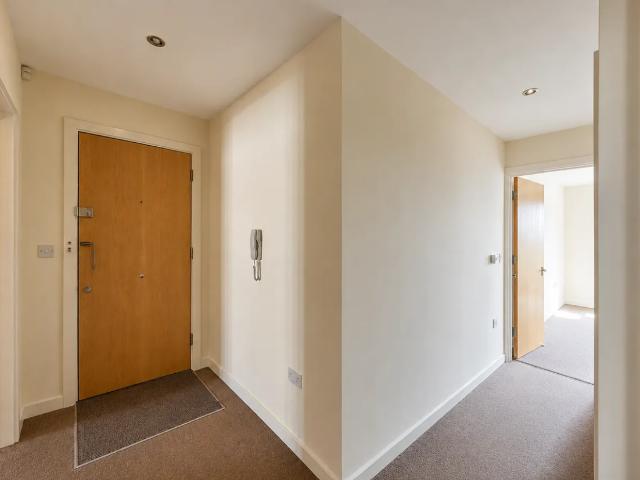Warren Close, Cambridge CB2, 2 bed flat to rent, £2,300 pcm | PrimeLocation