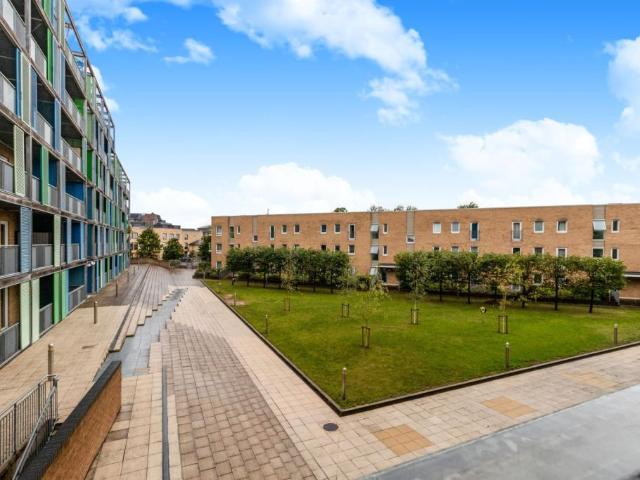Warren Close, CB2 2 bed flat to rent £1,960 pcm £452 pw