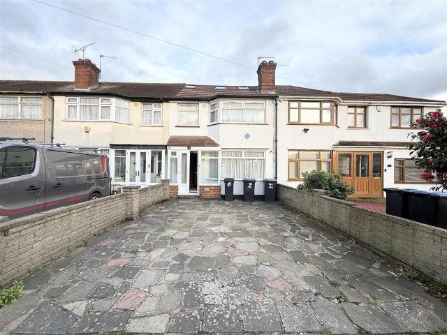 Warren Close, London 4 bed terraced house to rent £2,650 pcm £612 pw