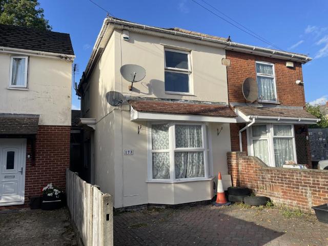 Warren Crescent, Southampton, SO16 3 bed house to rent £1,750 pcm £404 pw