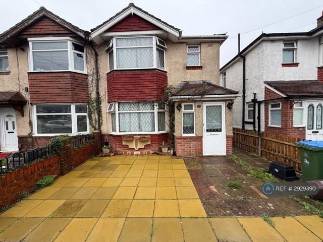 Warren Avenue, Southampton, SO16 4 bed semi detached house to rent £1,600 pcm £369 pw