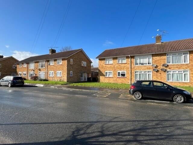 Warren Drive, Ifield, Crawley RH11, 2 bed maisonette to rent, £1,450 pcm | PrimeLocation
