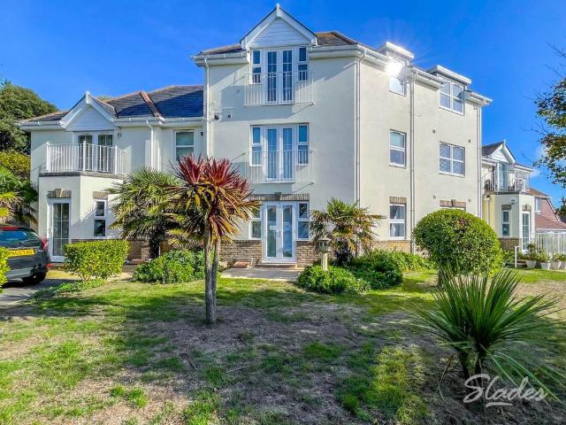 Warren Edge Road, Southbourne. 2 bed apartment to rent £1,295 pcm £299 pw