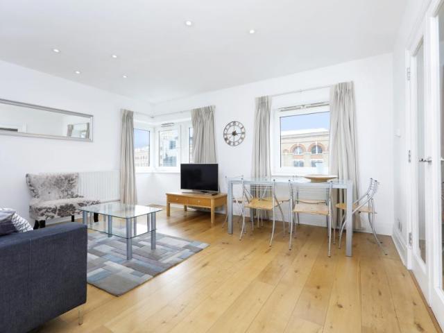 Warren House, Beckford Close. 2 bed flat to rent £3,497 pcm £807 pw